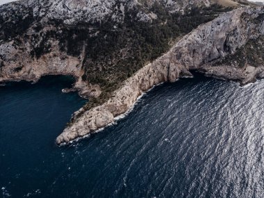 Kaptan Formentor 'a bakış açısı, Mirador Es Colomer' ın Formentor Yarımadası 'ndaki gerçek görüntüsü. Batı Yakası, Mallorca. Deniz feneri, macera.