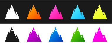 Siyah beyaz arka planda izole edilmiş Dağlar simgesini ayarlayın. Zafer veya başarı kavramının sembolü. Vektör İllüstrasyonu