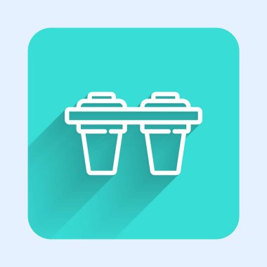 Beyaz çizgi su filtresi simgesi uzun gölgeli izole edildi. Su filtreleme sistemi. Ters osmoz sistemi. Yeşil kare düğmesi. Vektör İllüstrasyonu