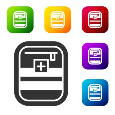 Siyah ilk yardım çantası simgesi beyaz arkaplanda izole edildi. Haçlı sağlık kutusu. Acil durumlar için tıbbi ekipman. Sağlık sigortası konsepti. Renkli kare düğmelerle simgeleri ayarla. Vektör İllüstrasyonu