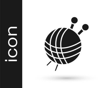 Beyaz arka planda izole edilmiş örgü iğneli gri iplik topu. El yapımı, örgü ya da terzi için etiket. Vektör İllüstrasyonu