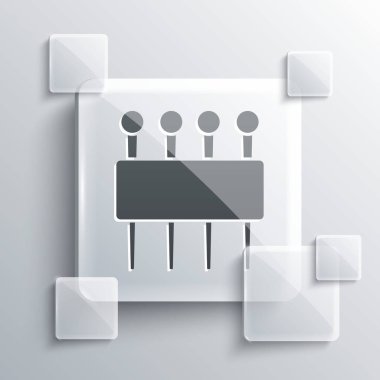 Gri arka planda izole edilmiş ikon dikmek için gri iğne. Terzi sembolü. Tekstil el sanatları tabelasını diker. Nakış aletleri. Kare cam paneller. Vektör İllüstrasyonu