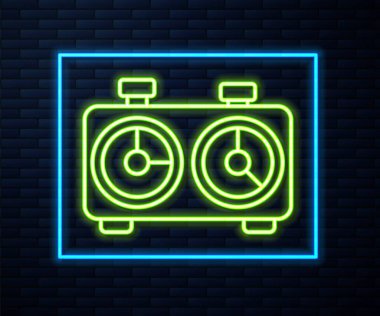 Parlayan neon hattı satranç saati simgesi tuğla duvar arka planında izole edildi. Spor malzemeleri. Vektör İllüstrasyonu