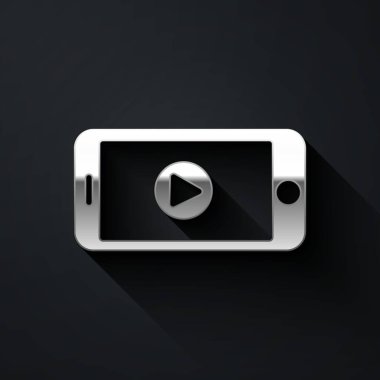 Silver Online video oynatma simgesi siyah arkaplanda izole edildi. Akıllı telefon ve üzerinde oyun işareti olan film şeridi. Uzun gölge tarzı. Vektör İllüstrasyonu