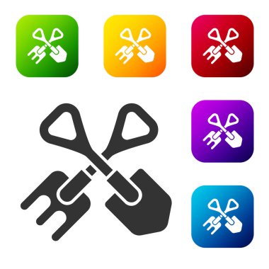 Beyaz arka planda siyah kürek ve tırmık simgesi izole edildi. Bahçecilik, tarım, bahçıvanlık, çiftçilik aletleri. Toprak işçisi. Renkli kare düğmelerle simgeleri ayarla. Vektör İllüstrasyonu