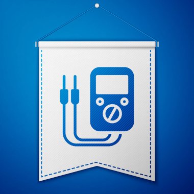 Mavi Ampere ölçer, multimetre, voltmetre ikonu mavi arkaplanda izole edilmiş. Elektrik akımını ölçmek için araçlar. Beyaz flama şablonu. Vektör İllüstrasyonu
