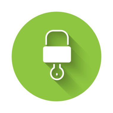 Beyaz kilit ve anahtar simgesi uzun gölgede izole edildi. Asma kilit işareti. Güvenlik, güvenlik, koruma, gizlilik kavramı. Yeşil daire düğmesi. Vektör İllüstrasyonu