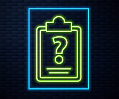 Duvarda izole edilmiş soru işaretleri simgesi olan parlak neon çizgi panosu. Anket, sınav, soruşturma, müşteri destek soruları. Vektör İllüstrasyonu