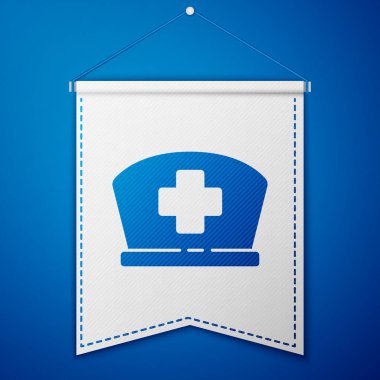 Mavi arka planda çapraz simge olan mavi hemşire şapkası. Tıp hemşiresi şapkası işareti. Beyaz flama şablonu. Vektör İllüstrasyonu