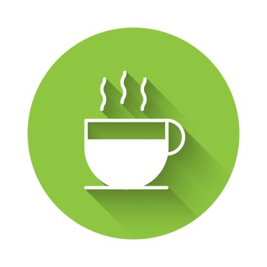 Uzun gölgeli beyaz kahve bardağı ikonu. Çay fincanı. Sıcak içecek kahvesi. Yeşil daire düğmesi. Vektör İllüstrasyonu