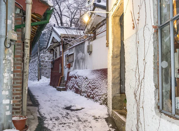 Dükkanı bukchon hanok köyde ışık