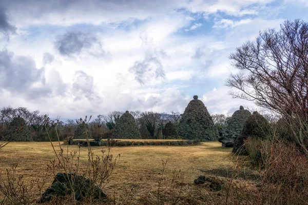 Jeju kamiennych park wysokie kamienne wieże — Zdjęcie stockowe