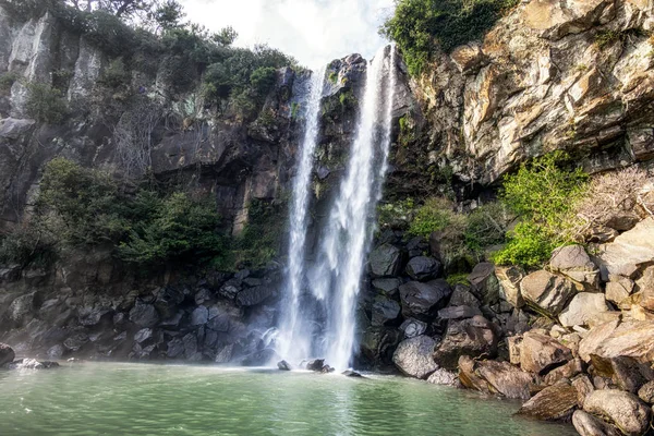 Водопад Джонбанг на острове Чеджу — стоковое фото