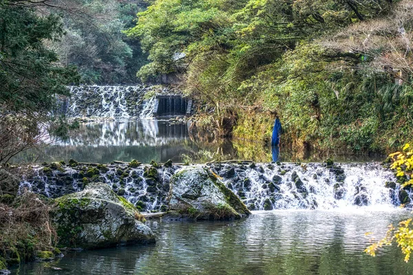 Ручей перед водопадом Чхонджиён — стоковое фото