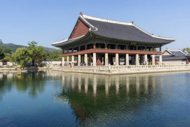 gyeongbokgung gyeonghoeru yansımalar