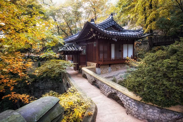 Gilsangsa templet under hösten — Stockfoto