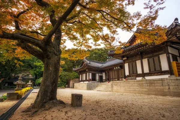 Gilsangsa Temple during autumn — Stock Photo, Image