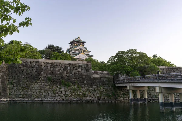 Osaka castle and gokurakubashi bridge — Stock Photo, Image