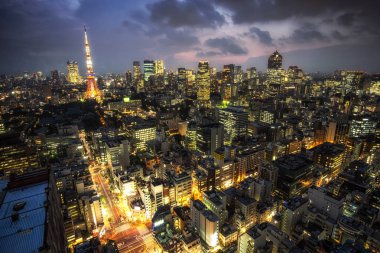 Tokyo Kulesi şehir manzaralı