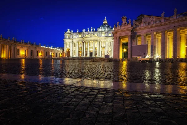 Piazza San Pietro e Basilica — Foto Stock