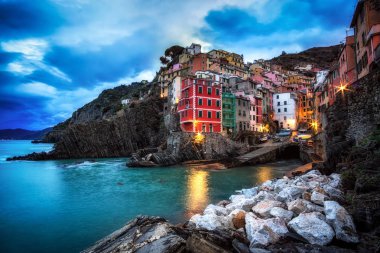 Riomaggiore alacakaranlıkta