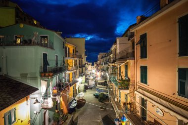 Geceleri Manarola sokak