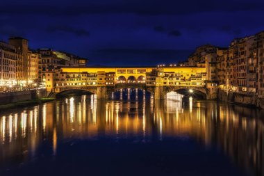 Gece yansıma Ponte Vecchio