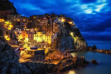 Geceleri Manarola