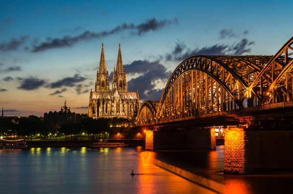 Cologne cathedral at night — Stock Photo, Image