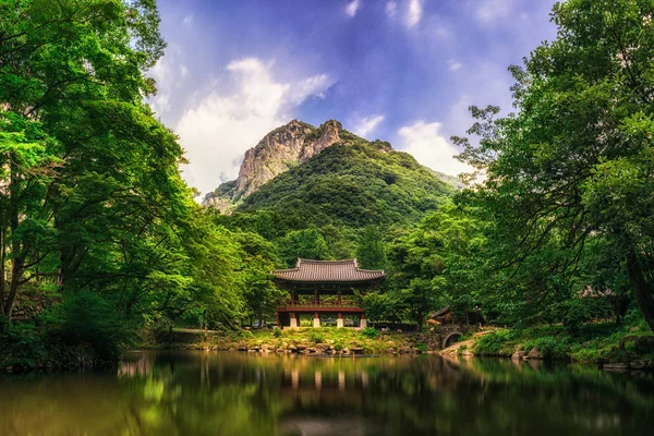 Baegyangsa temple in summer — Stock Photo, Image