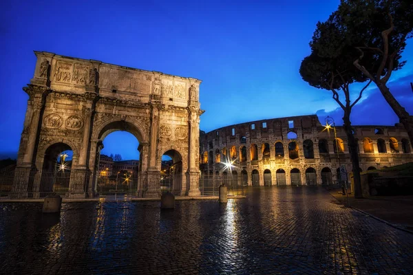 Colisée et arche de Constantin la nuit — Photo