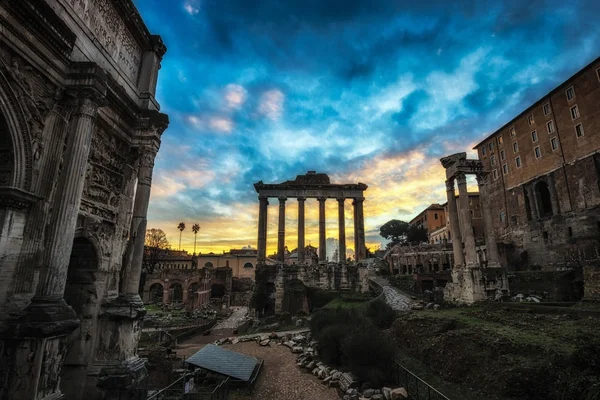 Römisches Forum bei Sonnenuntergang — Stockfoto