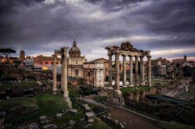 Gün batımında Roma Forumu