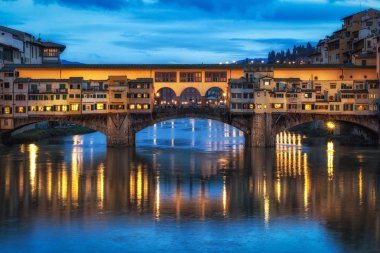 Gece yansıma Ponte Vecchio