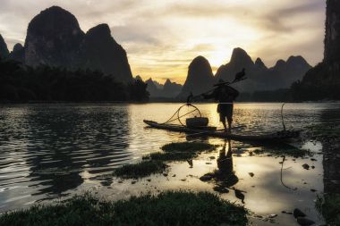 Cormant balıkçı li nehir