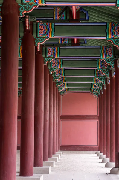 Gyeongbokgung palace hallway — Stock Photo, Image