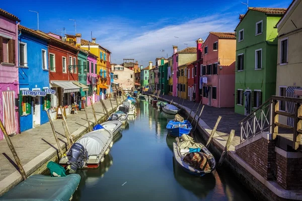 Burano canal in venice — Stock Photo, Image