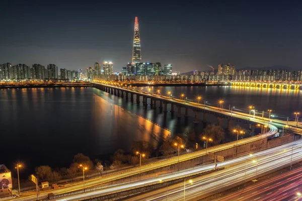 Torre Lotte di notte — Foto Stock