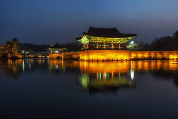 Donggung palácio e lagoa wolji em gyeongju — Fotografia de Stock