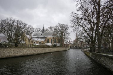 Bruges kanal manzaralı kışın