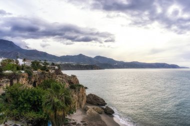 Nerja sahil plaj manzarası