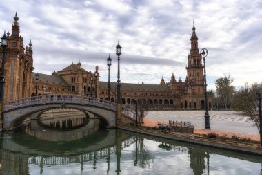 Seville İspanyolca Plaza