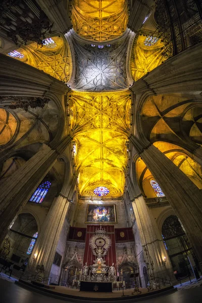 Interior da catedral de Sevilha — Fotografia de Stock