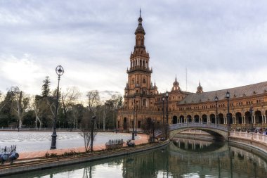 Seville İspanyolca Plaza