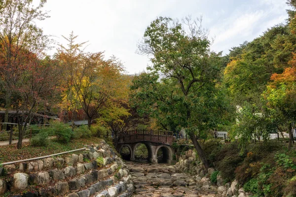 Kleine brug in Yongmunsan — Stockfoto
