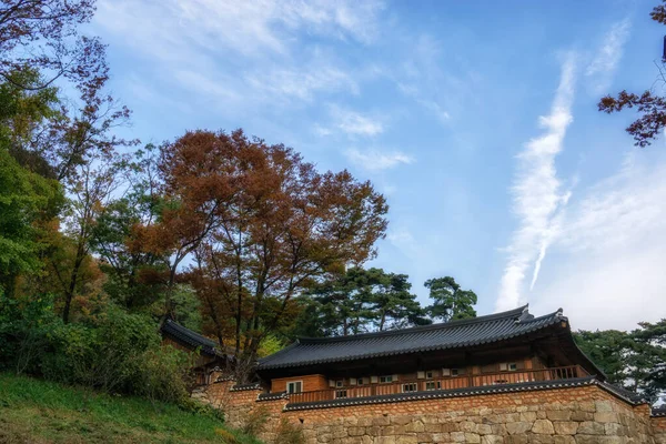 Yongmunsa temple in autumn — Stock Photo, Image