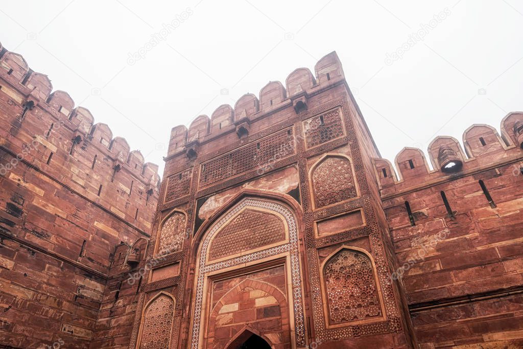 agra fort exterior view