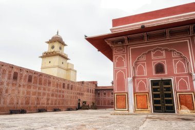 sarvato bhadra diwan e khas avlusu   