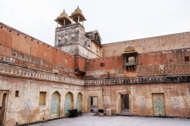 Kehribar kalesindeki adam Singh Sarayı   