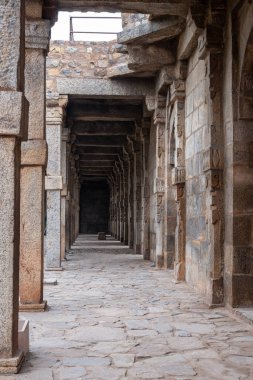 qutub minar sütunları